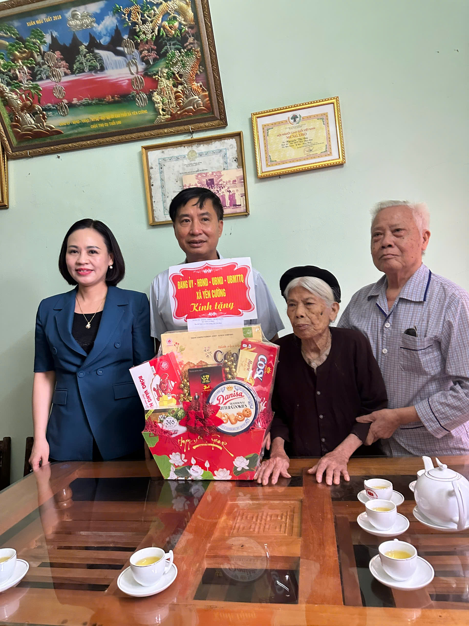 Hoạt động Thăm, tặng quà Mẹ Việt Nam Anh hùng xã Yên Cường